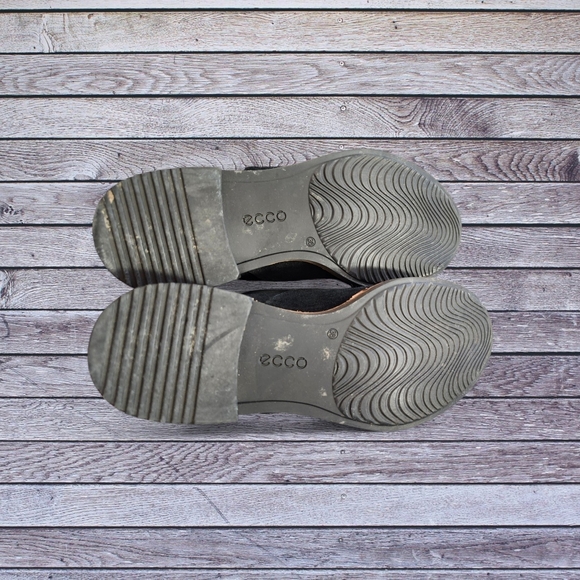 Super Comfy ECCO Black Suede Elegant Women's Oxford Shoes - Picture 5 of 5